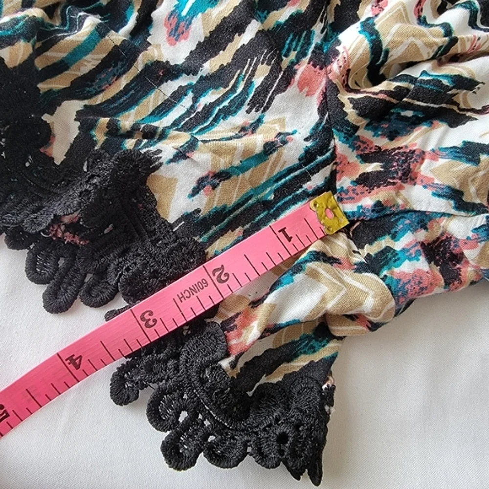 APII Casual Shorts With Lace Trim and Pattern